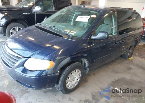 2005 Chrysler Town & Country Lx z USA, uszkodzony, nr VIN 2C4GP44RX5R592305